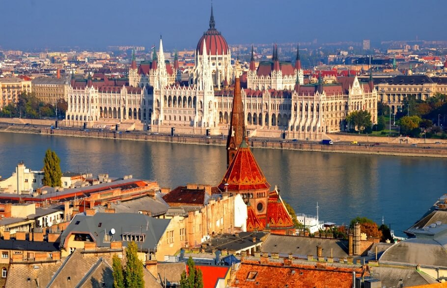 Вид на Дунай и крыши Будапешта